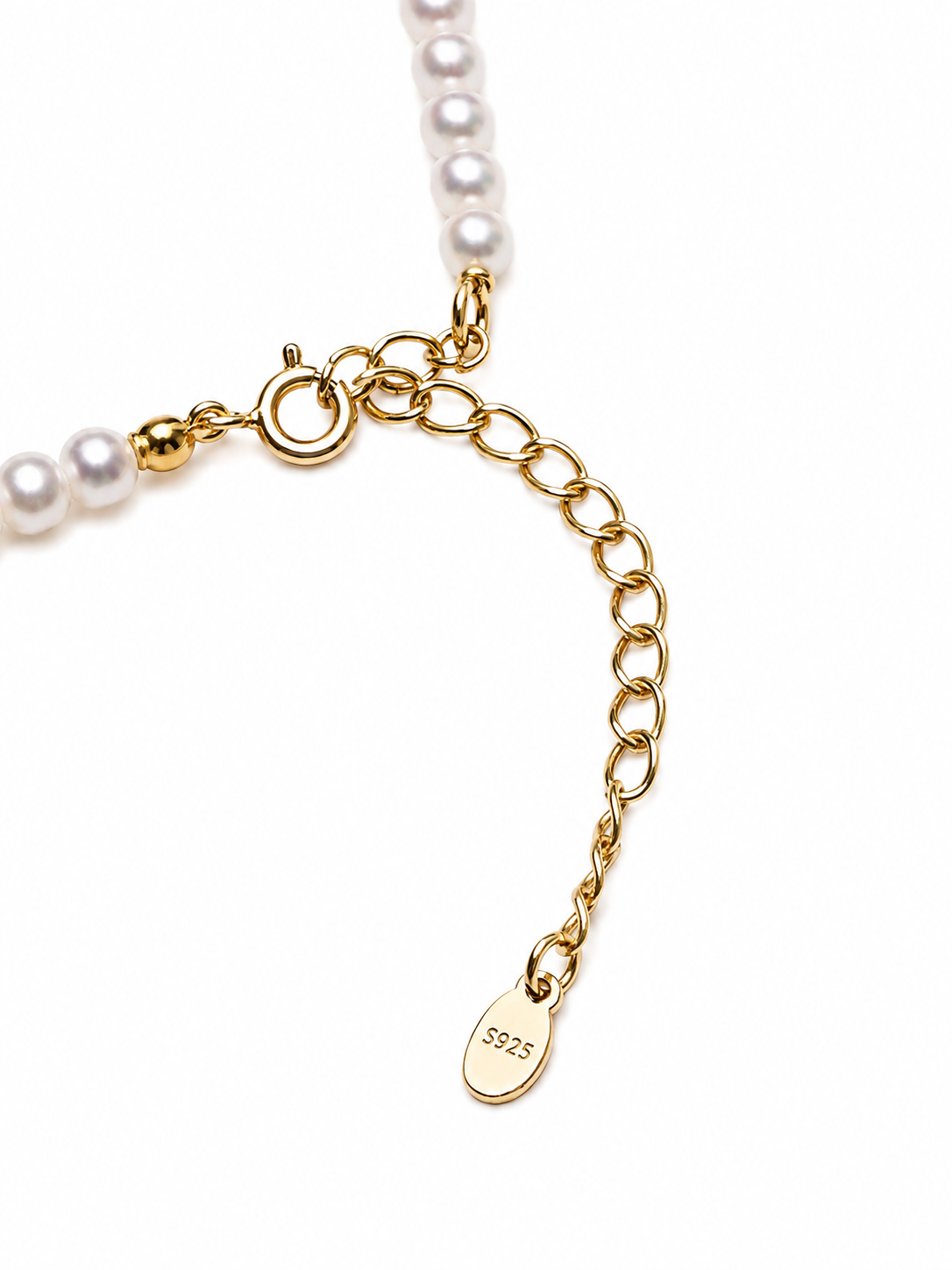 Freshwater pearl necklace with gold link detail, in 18K gold-plated S925 silver. 38cm with 5cm extender.