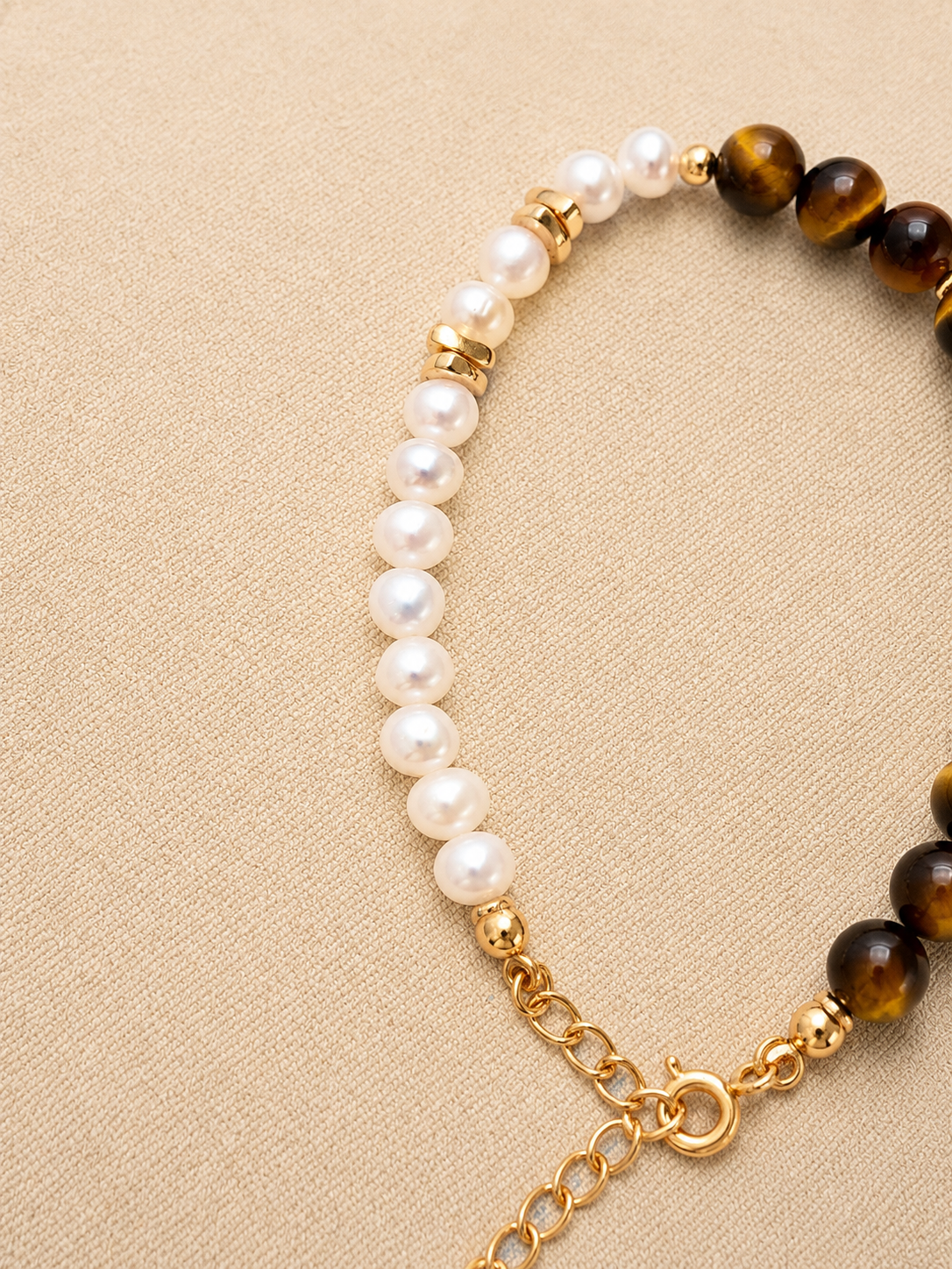 Freshwater pearl, tiger's eye and citrine beaded bracelet in gold-plated S925 silver. 16cm, adjustable.