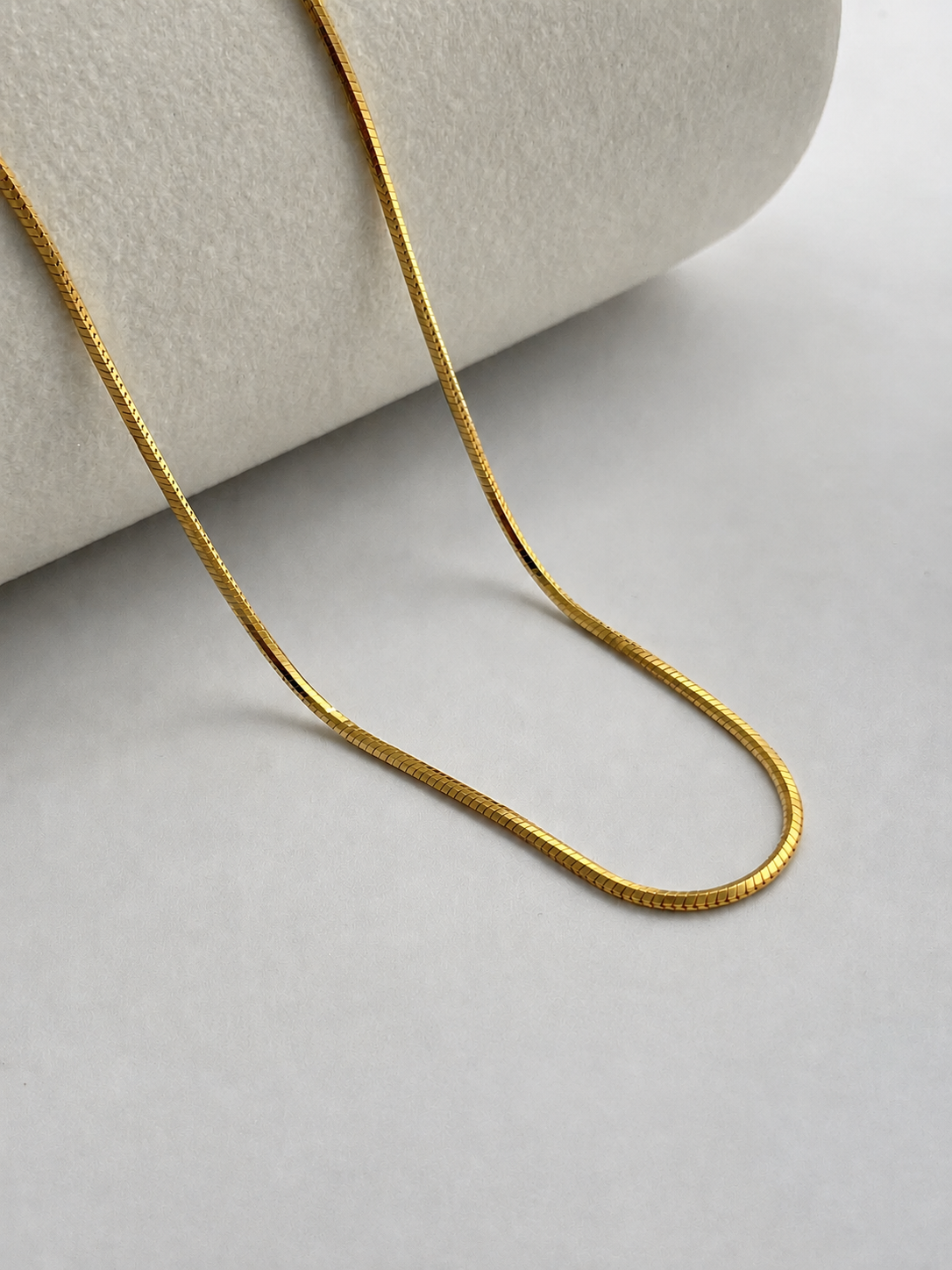 Flat snake chain necklace in S925 silver, 18K gold or white gold plated. 40cm with 6cm adjustable extender.