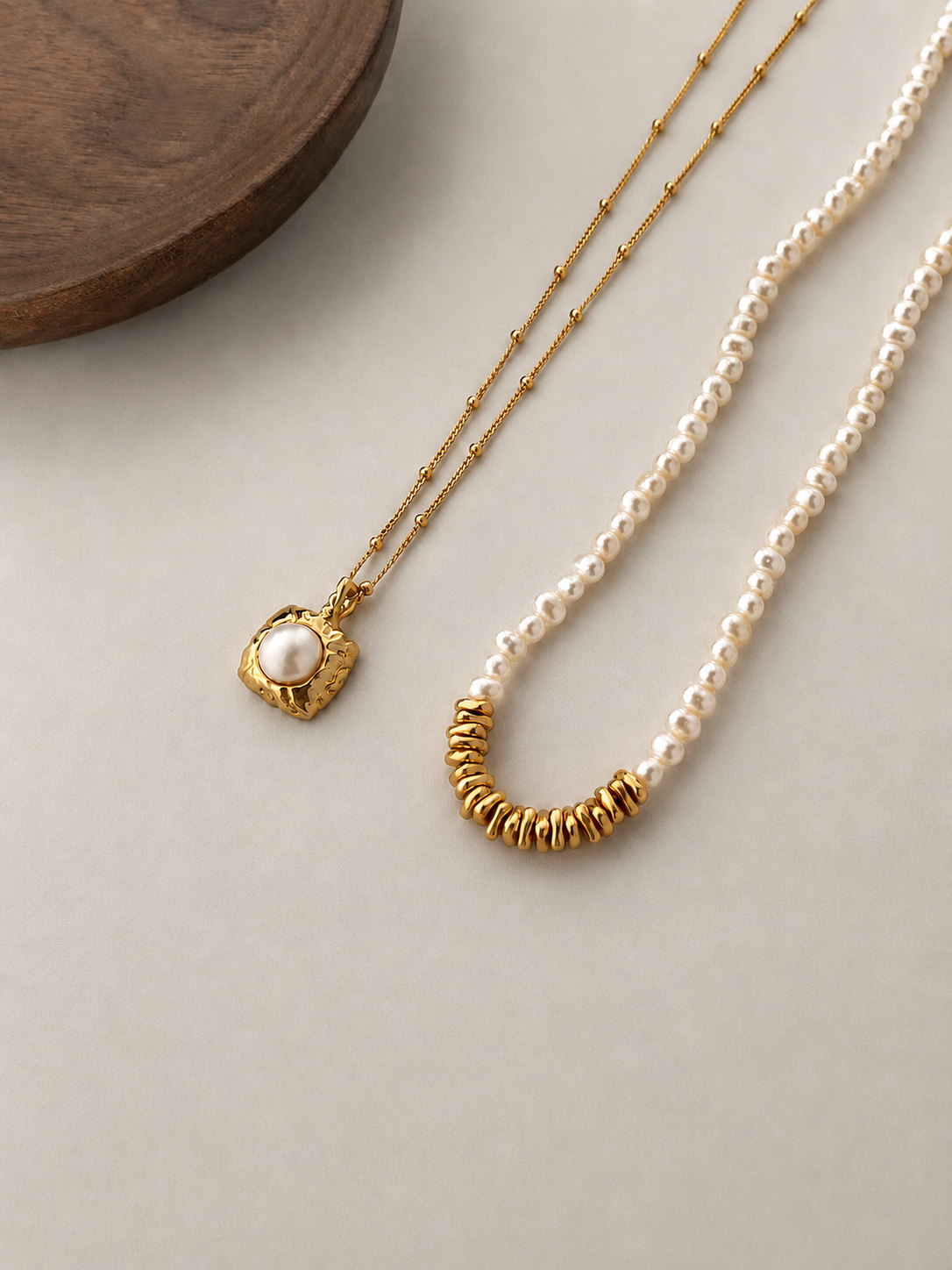 Freshwater pearl necklace with gold link detail, in 18K gold-plated S925 silver. 38cm with 5cm extender.