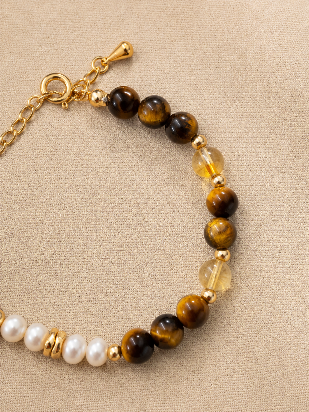 Freshwater pearl, tiger's eye and citrine beaded bracelet in gold-plated S925 silver. 16cm, adjustable.