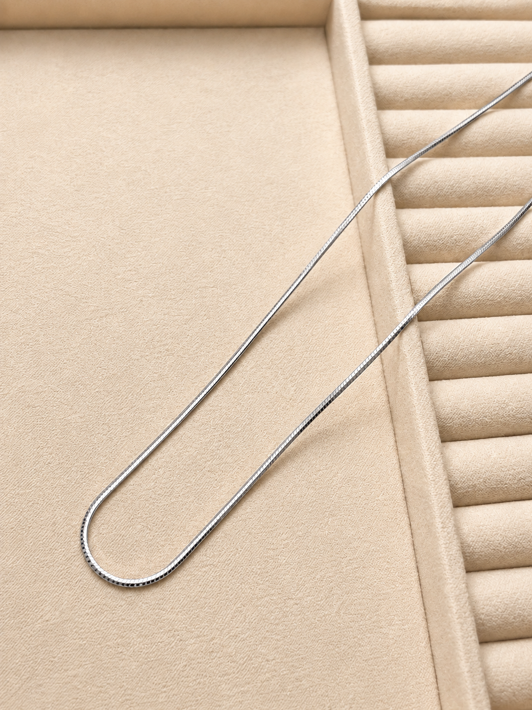 Flat snake chain necklace in S925 silver, 18K gold or white gold plated. 40cm with 6cm adjustable extender.