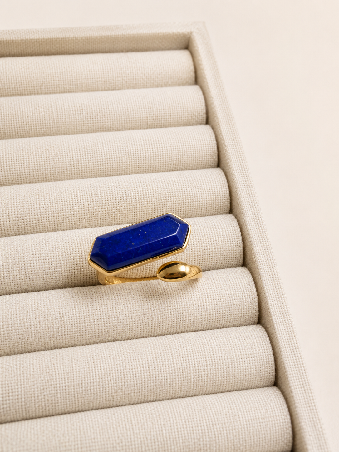 Natural lapis lazuli in a vintage signet silhouette, gold-plated S925 silver. Deep royal blue, open adjustable band.